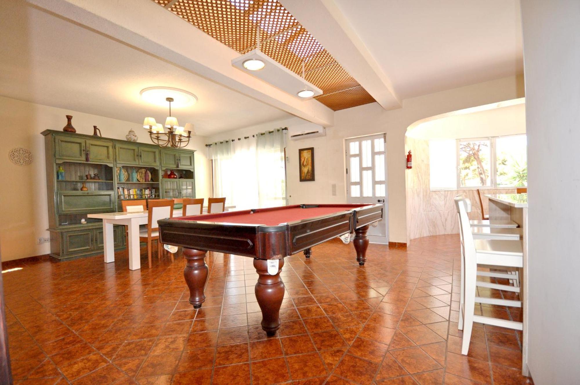 Walking Distance To The Centre - Snooker Table - Private Pool - 5 Bedrooms Quarteira Exterior foto